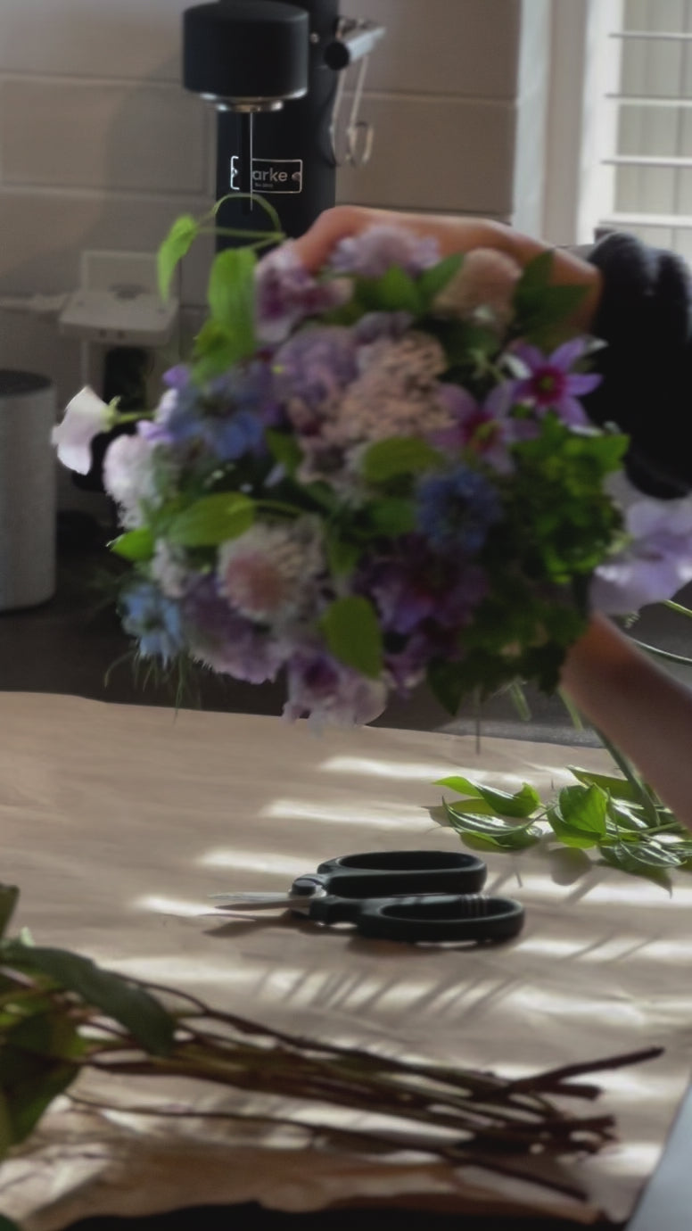 2025.3.18 初心者の方歓迎です:花選びから学ぶ、春の花で作るナチュラルスパイラルブーケ